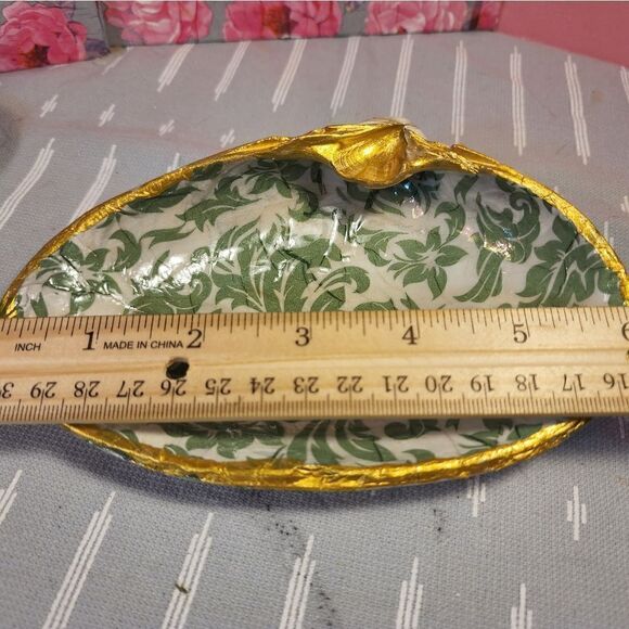 DECOUPAGE CLAM SHELL DECOUPAGE GREEN PATTERNS ON A CLAM SHELL TRINKET DISH - Picture 8 of 10
